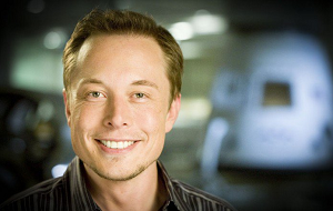 Канадско-американский инженер, предприниматель, изобретатель и инвестор; миллиардер. Основатель компаний SpaceX и X.com (последняя была объединена с Confinity, переименована в PayPal и продана в 2002 году за 1,5 млрд долларов). Основатель, владелец, генеральный директор и главный инженер SpaceX; главный разработчик (Chief Product Architect), генеральный директор и глава совета директоров Tesla Motors. Входит в совет директоров компании SolarCity, основанной его двоюродными братьями