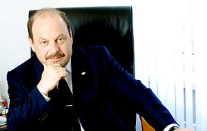 Российский предприниматель, генеральный директор авиакомпании KrasAir с 1998