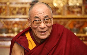 Духовный лидер последователей тибетского буддизма. Лауреат Нобелевской премии мира (1989). В 2007 году награждён высшей наградой США — Золотой медалью Конгресса. До 27 апреля 2011 года также возглавлял Тибетское правительство в изгнании (его сменил Лобсанг Сангай)Духовный лидер последователей тибетского буддизма. Лауреат Нобелевской премии мира (1989). В 2007 году награждён высшей наградой США — Золотой медалью Конгресса. До 27 апреля 2011 года также возглавлял Тибетское правительство в изгнании (его сменил Лобсанг Сангай)