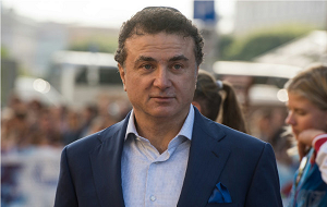 Владелец и председатель совета директоров холдинга «ПетроМир», президент корпорации «Конти»