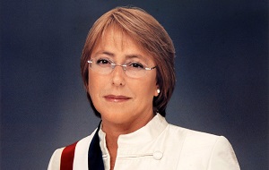 Президент Чили c 11 марта 2006 по 11 марта 2010 года и c 11 марта 2014 года от Социалистической партии Чили. Первая в истории Чили женщина, избранная на пост главы государства. Дипломированный медик-хирург и эпидемиолог, в своё время она также изучала военную стратегию