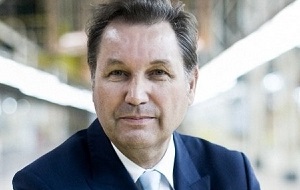 Шведский топ-менеджер. Президент «Группы ГАЗ» (2009—2013), президент — генеральный директор ОАО «АвтоВАЗ» (2014—2016). С апреля 2016 года возглавляет Bo Group Enterprises