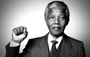Южноафриканский государственный и политический деятель. Президент ЮАР с 10 мая 1994 года по 14 июня 1999 года, один из самых известных активистов в борьбе за права человека в период существования апартеида, за что 27 лет сидел в тюрьме