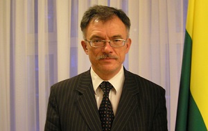 Литовский политик и дипломат; физик по образованию; министр иностранных дел Литвы с 12 июля 2006 года до 9 декабря 2008 года