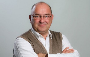 Бывший руководитель немецких гипермаркетов Globus, Коммерческий директор X5 Retail Group
