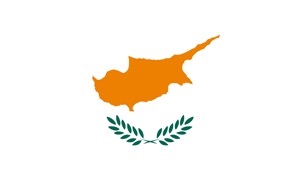 Островное государство в восточной части Средиземного моря. Член Европейского союза с 1 мая 2004 года. Официально территория Республики Кипр включает 98 % территории острова Кипр (остальные 2 % занимают британские военные базы Акротири и Декелия), а также близлежащие острова Агиос Георгиос, Геронисос, Глюкиотисса, Кила, Киедес, Кордилия и Мазаки. Де-факто после событий 1974 года остров разделён на три части: 60 % территории острова контролируется властями Республики Кипр (населённой в основном этническими греками), 38 % — Турецкой Республикой Северного Кипра (населённой в основном этническими турками), 2 % — Британскими вооружёнными силами. ТРСК признана как независимое государство только Турцией