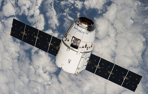 Частный многоразовый беспилотный (в планах создание пилотируемой версии) транспортный космический корабль компании SpaceX, разработанный по заказу NASA в рамках программы Commercial Orbital Transportation Services (COTS), предназначенный для доставки и возвращения полезного груза и, в перспективе, людей на Международную космическую станцию