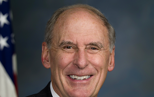 Американский политик, член Республиканской партии, сенатор США от штата Индиана (1989—1999, 2011—2017), кандидат на должность директора Национальной разведки