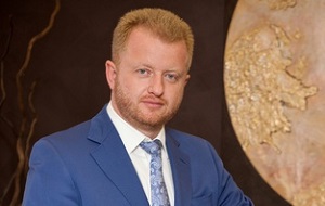 Генеральный директор и совладелец компании « РУШ » (линия магазинов EVA) и компании « Омега » (сеть супермаркетов VARUS) с 2003 года