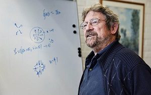 Профессор физики в университете Брауна. Лауреат Нобелевской премии по физике (2016)