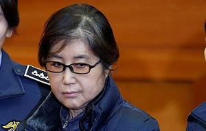 Основное действующее лицо южнокорейского политического скандала 2016 года, в результате которого в стране произошли массовые протесты за отставку президента Пак Кын Хе, и подруга последней с юности