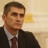 Украинский политический деятель. Народный депутат Украины VII созыва. Первый вице-премьер-министр Украины с 27 февраля по 19 июня 2014 года. Генеральный прокурор Украины с 19 июня 2014 года по 10 февраля 2015 года. Генерал-лейтенант милиции в отставке